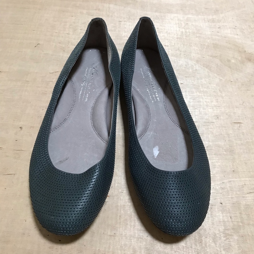 Kenneth Cole NY Leather Flats Size 6